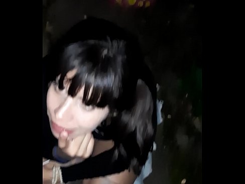 ❤️ Në rrugë penisi i fryrë në këmbim të karamele ❤️❌ Porno tek ne