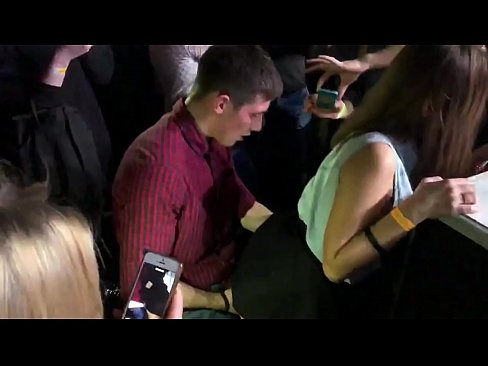 ❤️ Seks i vërtetë në një klub nate rus. Një vajzë 18-vjeçare ruse në anus dhe vaginë është qitur në një klub nate ❤️❌ Porno tek ne